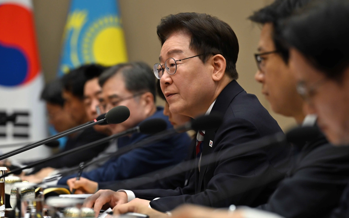 哈萨克斯坦与韩国总统举行大范围会谈