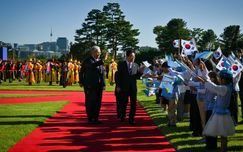 Tokayev welcomed at South Korean President’s residence Tokayev