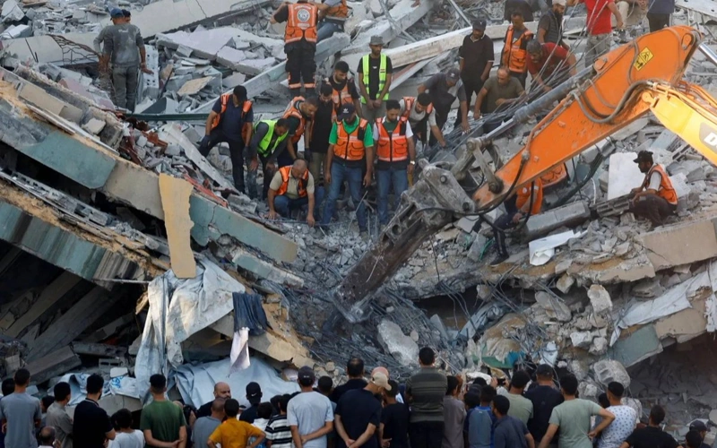 At least 21 killed in Gaza building collapse 
