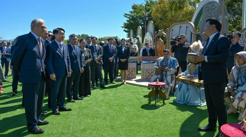 Tokayev tours Kazakh ethno-village in Seoul Tokayev tours Kazakh ethno-village in Seoul