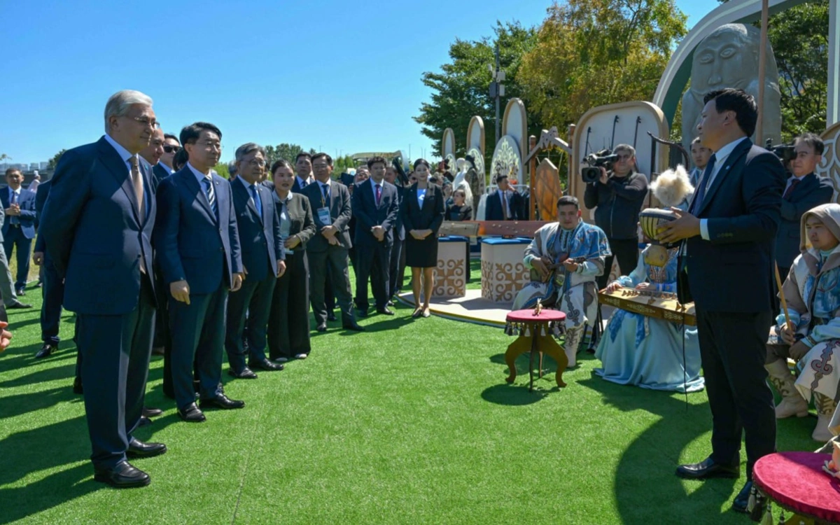 Тоқаев пен Чо Чжон Шик Сеулде қазақ этноауылын аралады