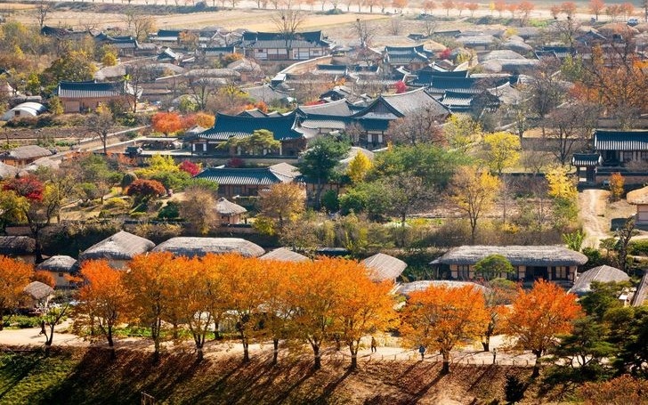 S. Korea launches autumn travel campaign to boost tourism S. Korea launches autumn travel campaign to boost tourism