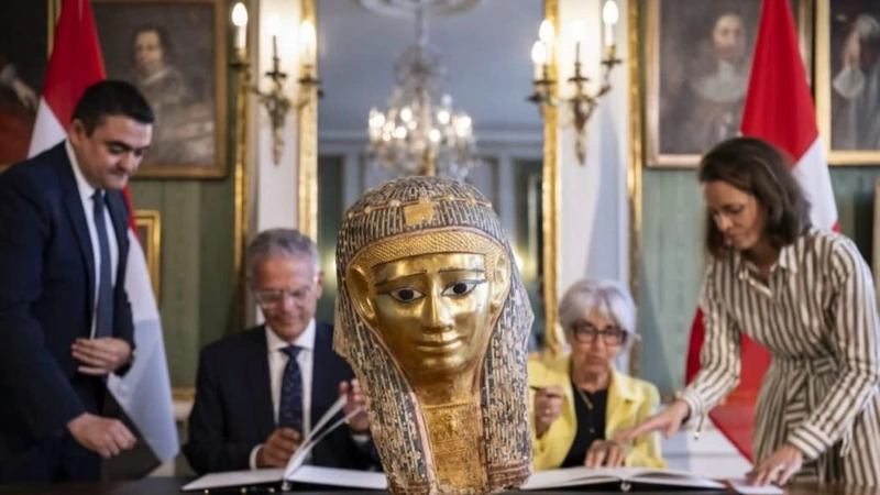 Egypt reclaims ancient gold mummy mask from Switzerland