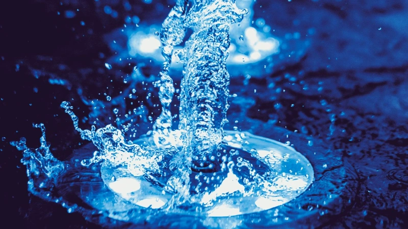 вода