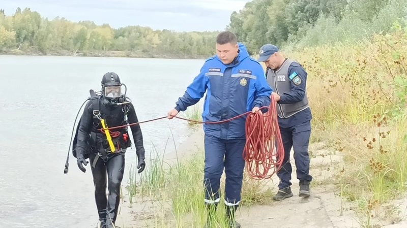 Лодка перевернулась с людьми на Иртыше