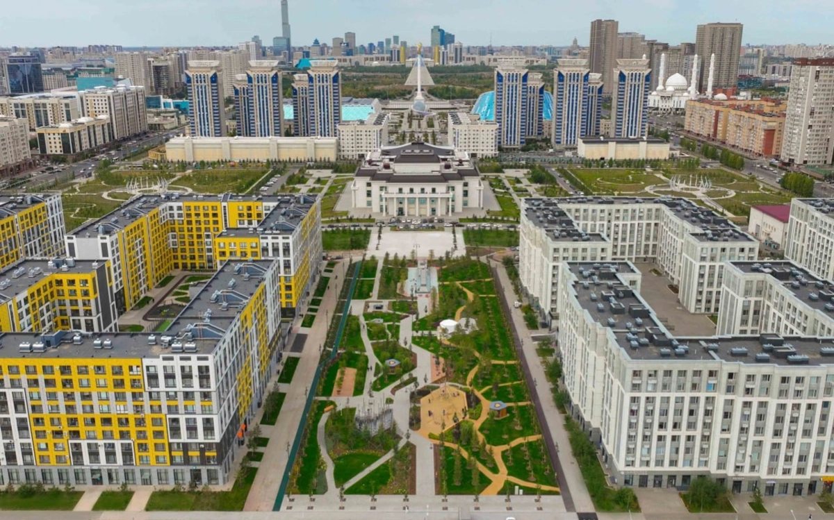 Токаев посетил аллею &laquo;Мыңжылдық&raquo; и линейный парк GreenLine в Астане