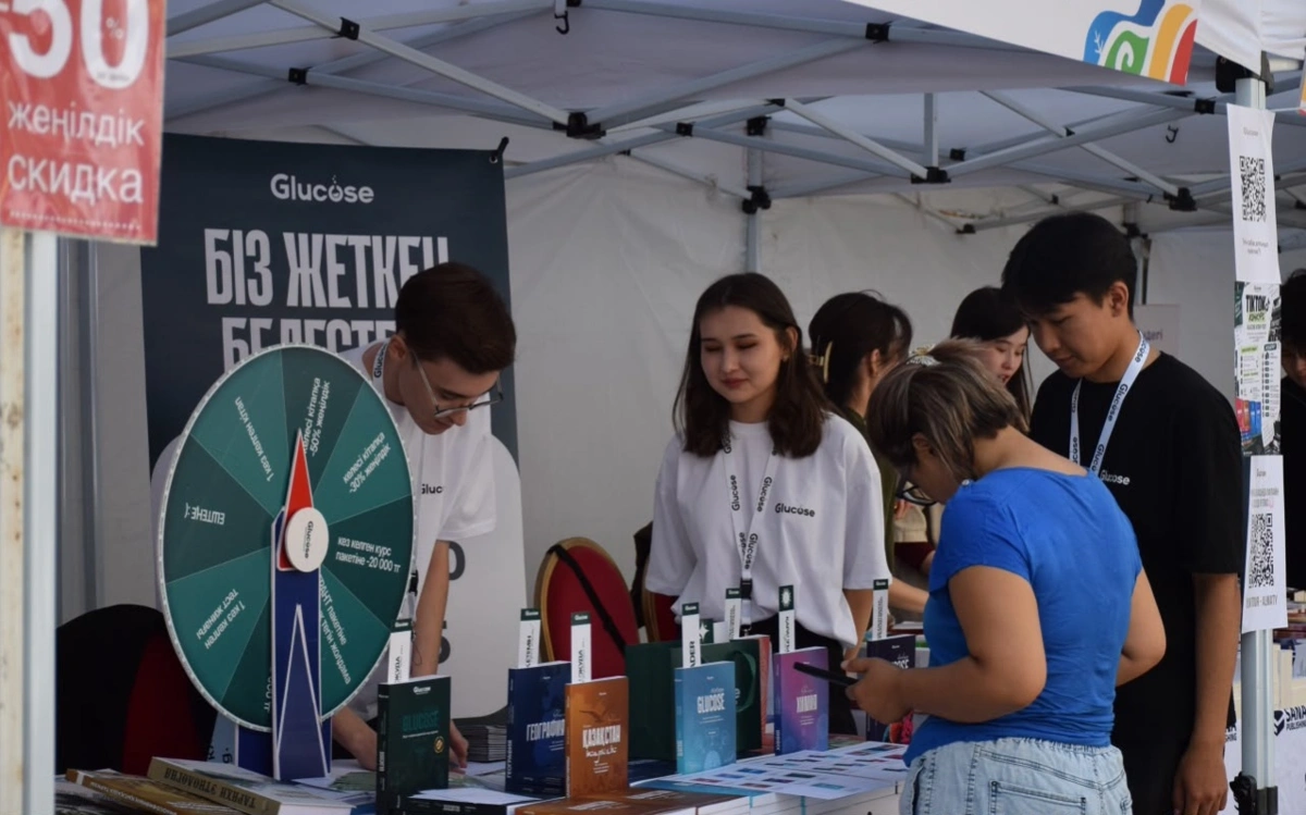 Более 60 издательств представили книги на ярмарке &laquo;КітапFest&raquo; в Алматы