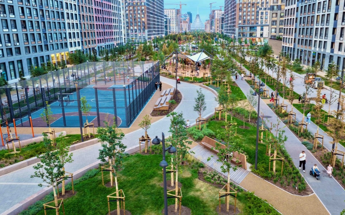 Токаев посетил аллею &laquo;Мыңжылдық&raquo; и линейный парк GreenLine в Астане