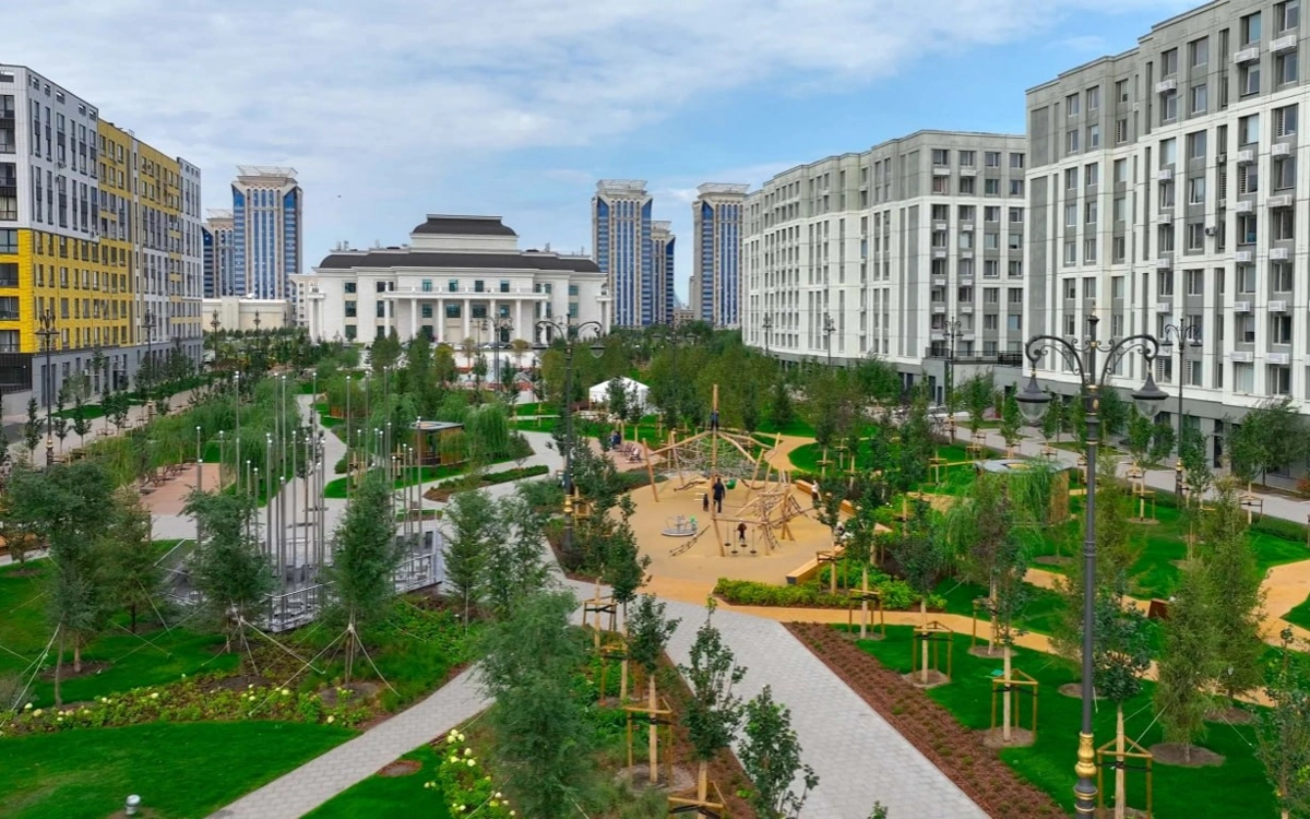 Токаев посетил аллею &laquo;Мыңжылдық&raquo; и линейный парк GreenLine в Астане
