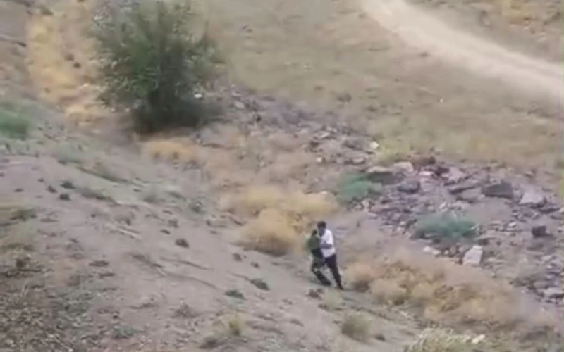 Жүк пойызының машинисі далада жалғыз жүрген төрт жасар баланы құтқарып қалды