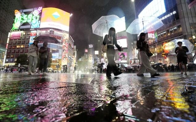 Japan, typhoon Dujuan
