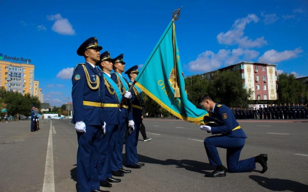 42 летчика и 25 инженеров выпустил Военный институт Сил воздушной обороны в Актобе