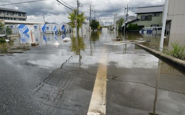 Death toll climbs to 6 after typhoon brings heavy rain to Japan Death toll climbs to 6 after typhoon brings heavy rain to Japan
