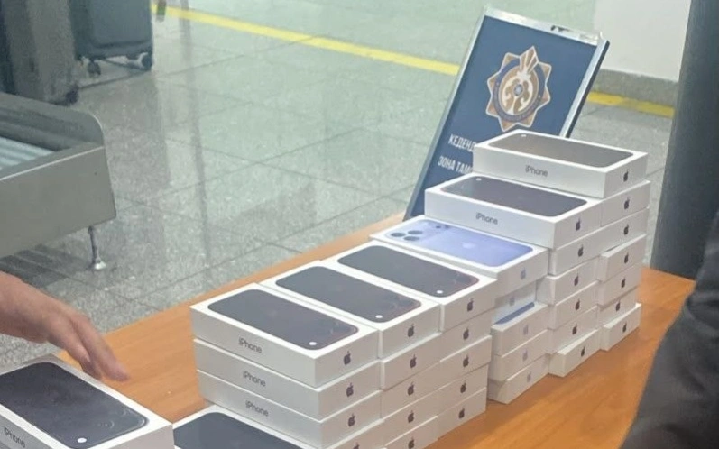 Астанада бір жолаушының жүгінен 50 iPhone 18 шыққан