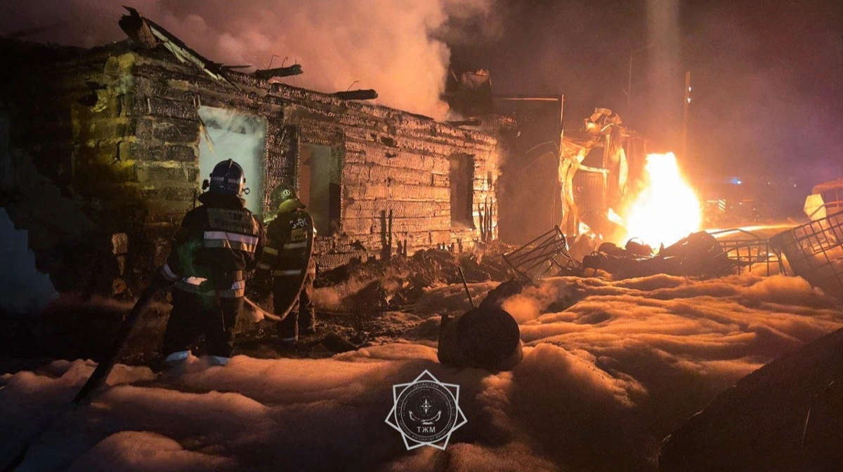 Семейде автожуу бекетіндегі өрт салдарынан екі адамды күйік шалды