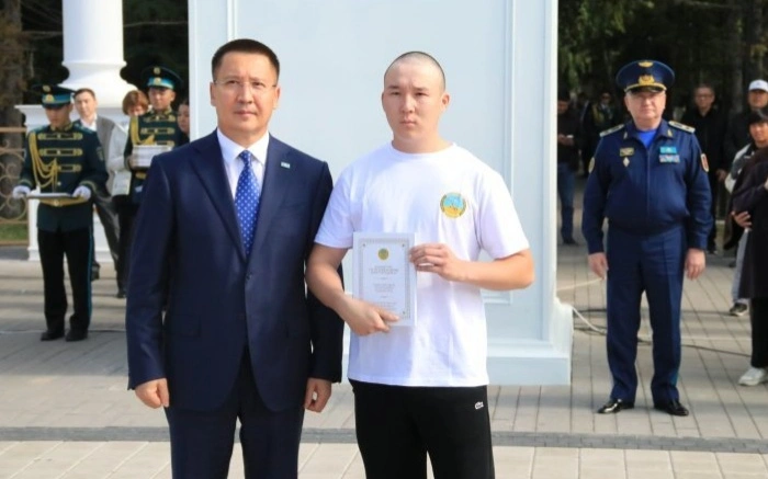  Павлодарда әскерге шақырылушыларды шығарып салудың жаңа дәстүрі паш етілді