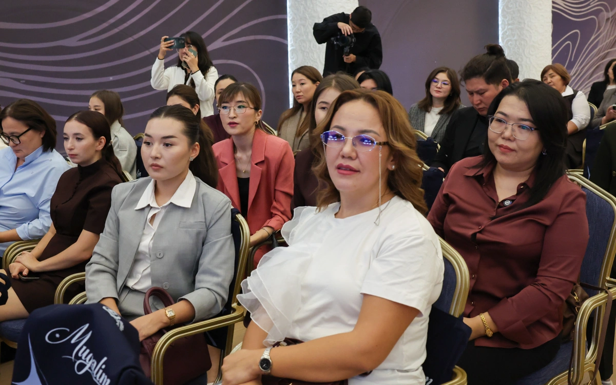 mektepke jańa lep ákelgen muǵalimder