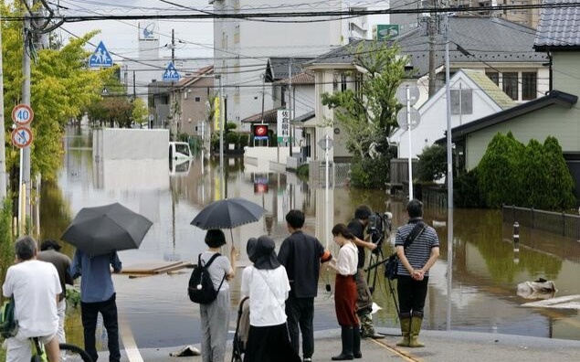 Death toll climbs to 6 after typhoon brings heavy rain to Japan Death toll climbs to 6 after typhoon brings heavy rain to Japan