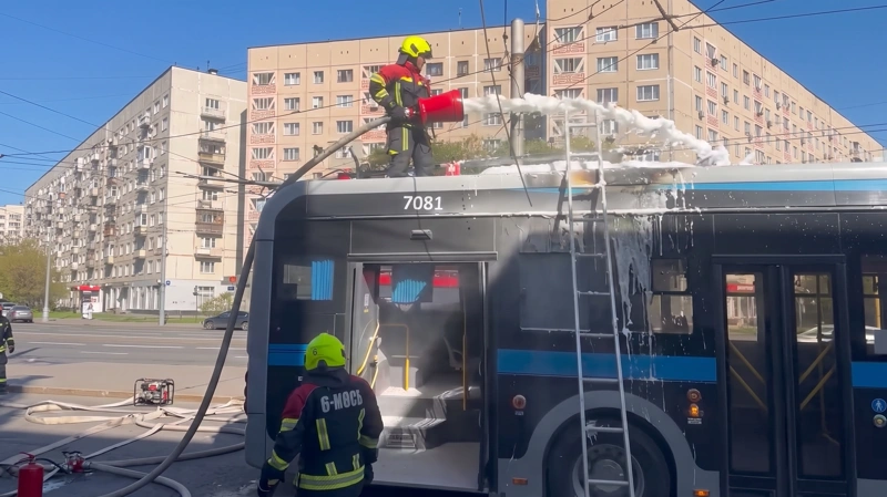 Пожарные ликвидировали возгорание троллейбуса в Алматы