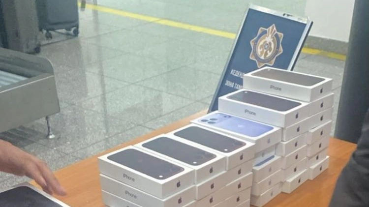 Незаконный ввоз 223 смартфонов iPhone 18 пресекли  в аэропорту Астаны