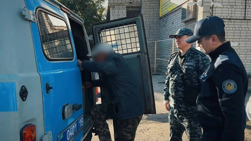 Бірі баспанасынан, бірі жақындарынан айырылған: Семейде 228 адам полицияға жеткізілді