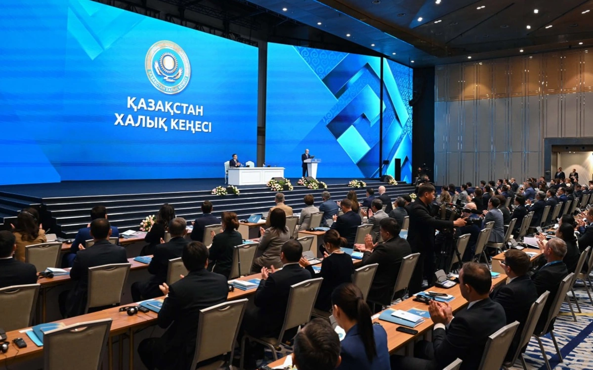 На каждого члена Халық Кеңесі возлагается особая ответственность &mdash; Президент Казахстана
