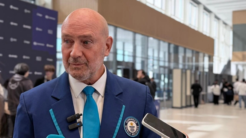 Guinness World Records adjudicator Glen Pollard 