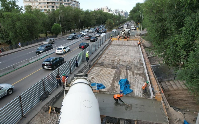 Мост через Есентай в Алматы готов на 90%: когда завершат работы