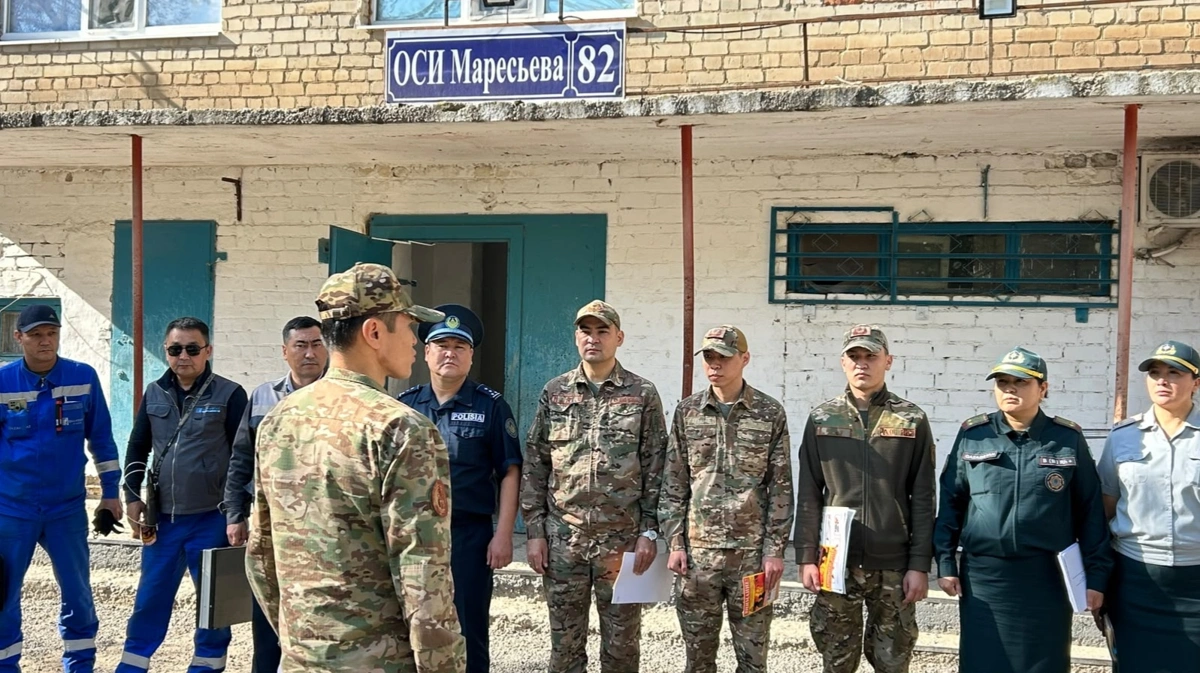 Ақтөбеде өрт сөндірушілер жылыту маусымының алдында жатақханаларды тексерді