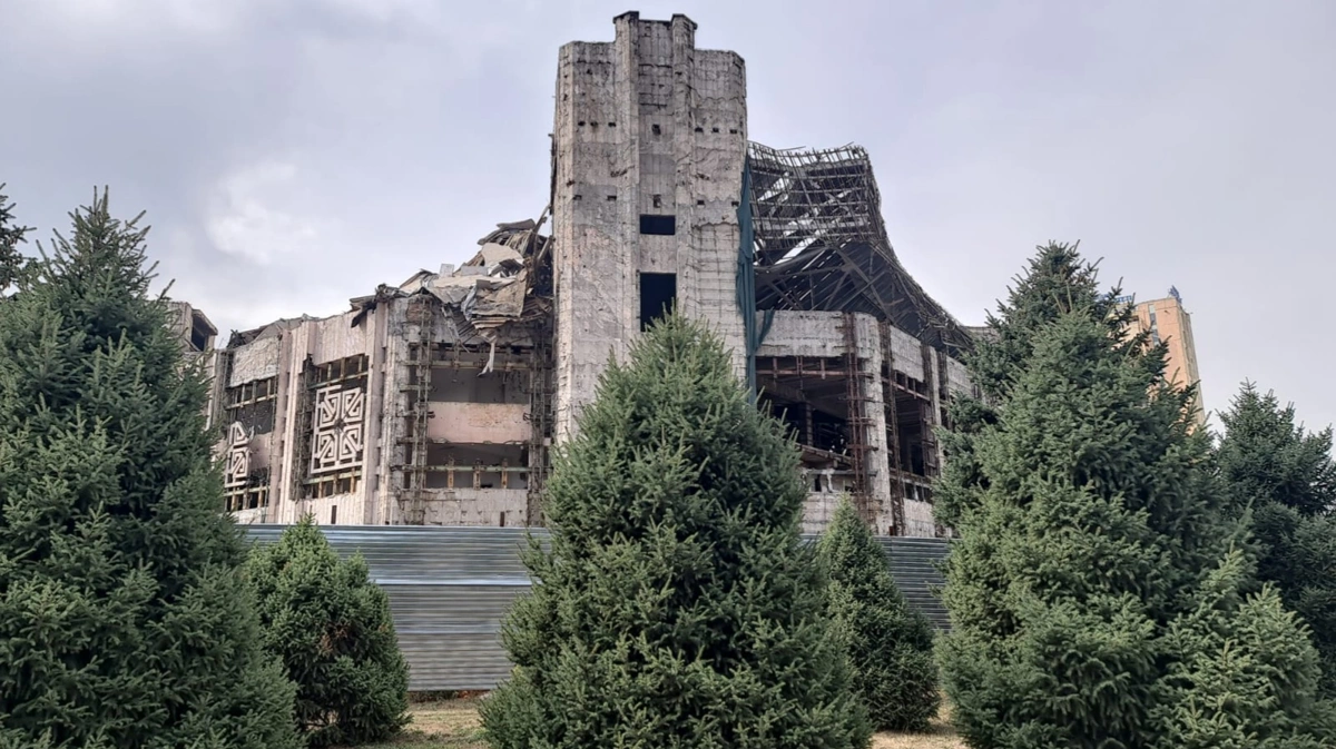ҚазҰУ-дың студенттер сарайының бір бөлігі опырылып түсті