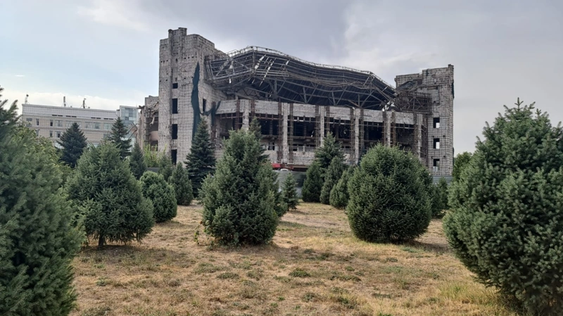ҚазҰУ-дың студенттер сарайының бір бөлігі опырылып түсті