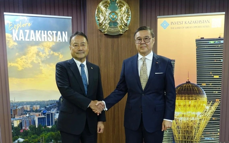 Ambassador of Kazakhstan to Japan Yerlan Baudarbek-Kozhatayev met with Yoshinori Kanehana, Chairman of the Board of Directors of Kawasaki Heavy Industries and Chairman of the Japan Business Association ROTOBO