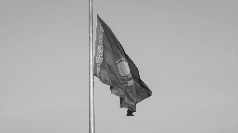 флаг траур РК