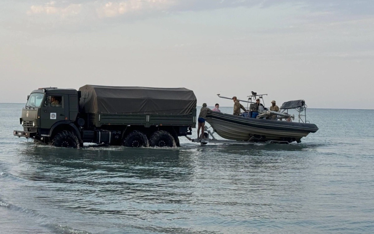 Поиски двух военнослужащих продолжаются в акватории Каспийского моря