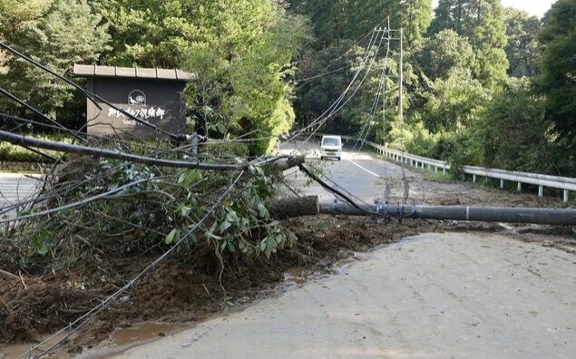 Over 10,000 homes still without power in Japan after typhoon Dujuan Over 10,000 homes still without power in Japan after typhoon Dujuan
