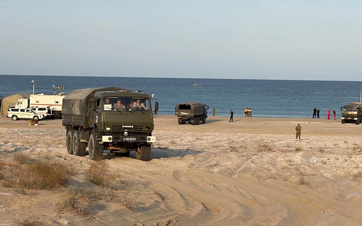 Поиски двух военнослужащих продолжаются в акватории Каспийского моря 