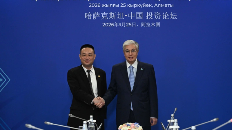 托卡耶夫总统会见圆通速递执行董事及拼多多国际业务负责人