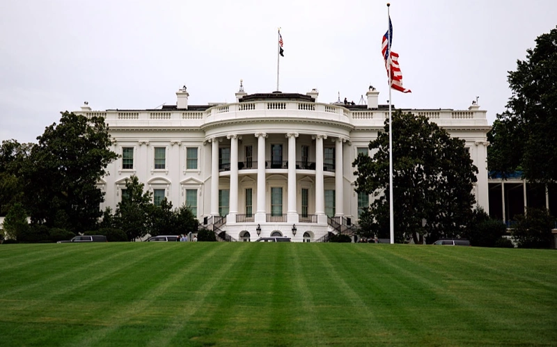 Белый дом восстановил доступ для журналистов Politico, CNN и MS NOW