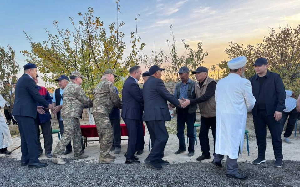 Министр обороны встретился с семьями погибших военнослужащих в Мангистауской области