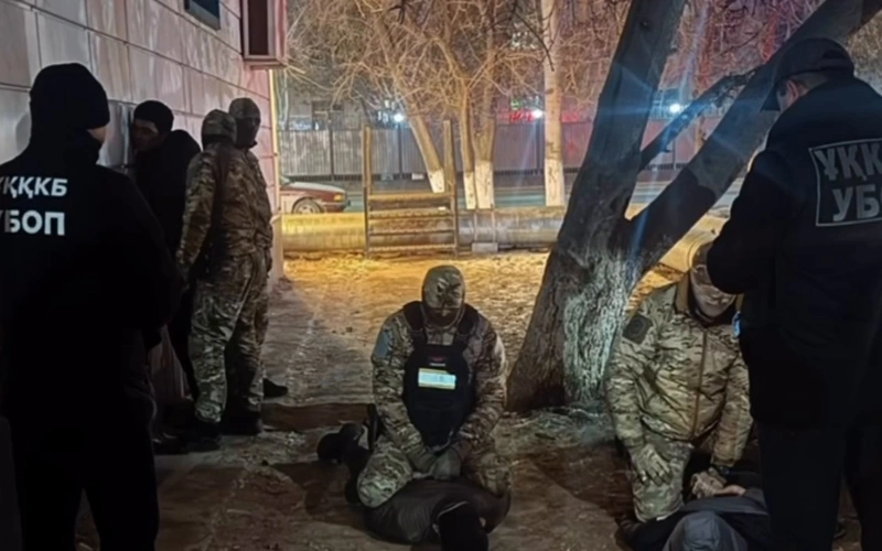 Қызылордада кәсіпкерлер мен тұрғындардан ақша бопсалаған топ ұсталды
