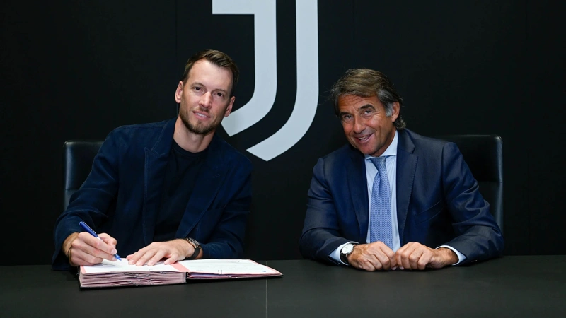 Juventus signs former Barcelona and Arsenal goalkeeper Neto