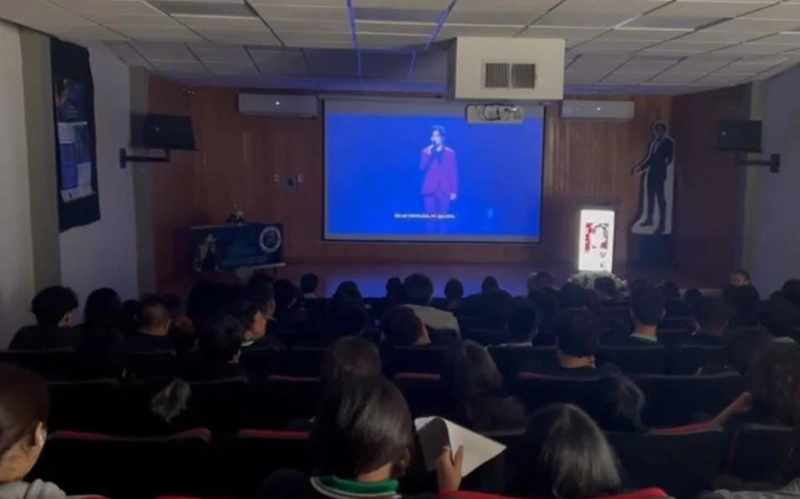 Over 200 students in Mexico discover Dimash's music ahead of his concerts