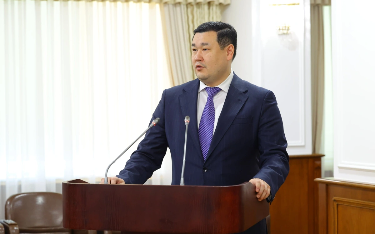Азат Султанов