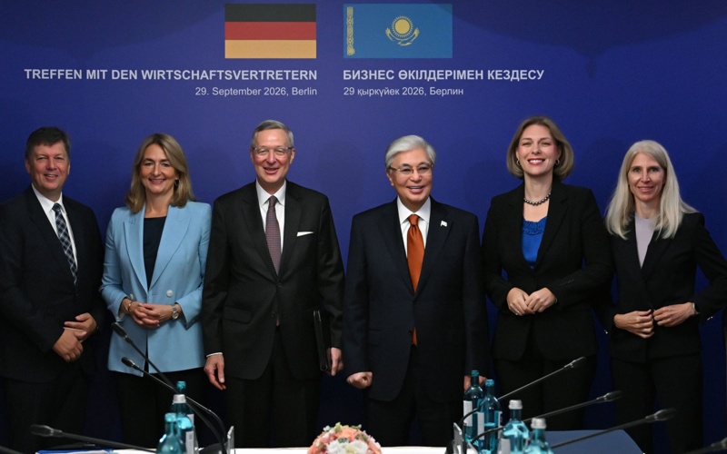 President Meets with Heads of German Business Associations and Financial Institutions President Meets with Heads of German Business Associations and Financial Institutions