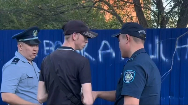 БҚО-да заңсыз граффити салған жігіт 5 тәулікке қамауға алынды