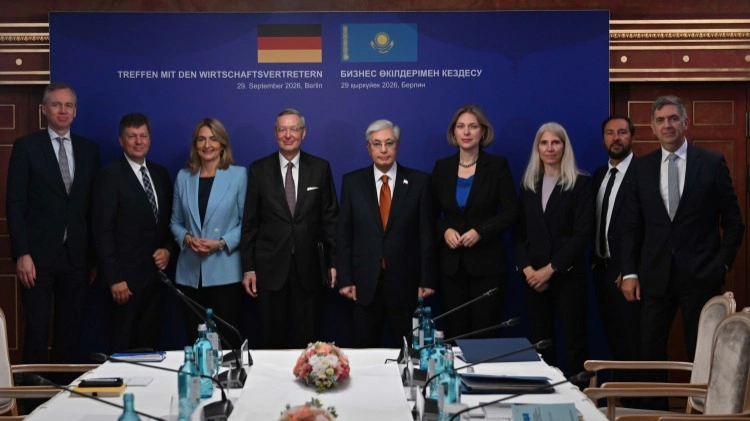 President Meets with Heads of German Business Associations and Financial Institutions