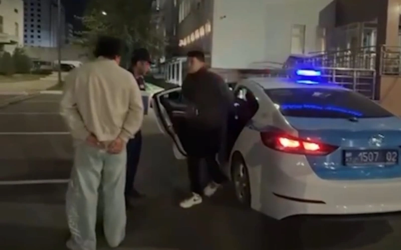 Алматыда бейәдеп сөздермен контент түсіретін екі блогер қамалды