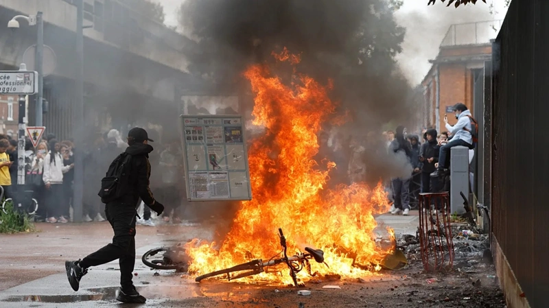 Во Франции продолжаются протесты лицеистов