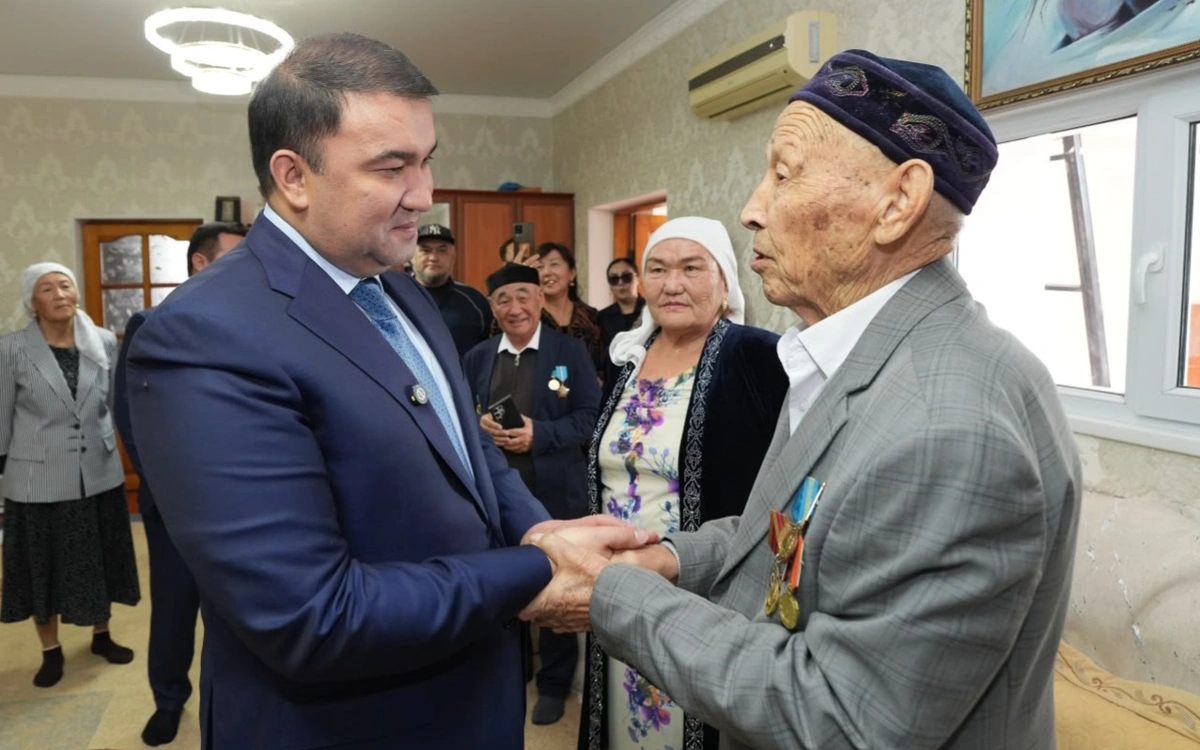 Нуралхан Кушеров поздравил ветеранов Туркестанской области с Днем пожилых людей