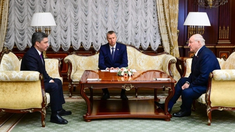Олжас Бектенов Минскда Александр Лукашенко билан учрашди
